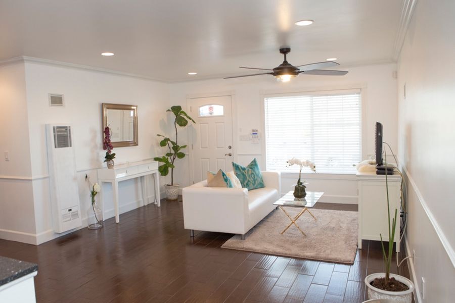 Victorville_-_living_room