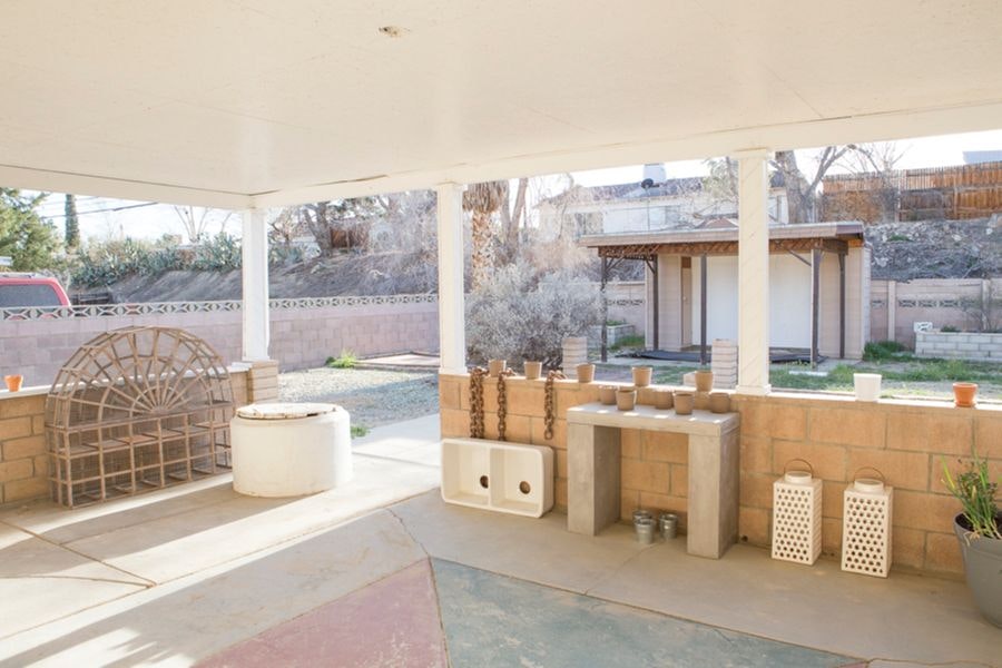 Victorville_-_patio_room