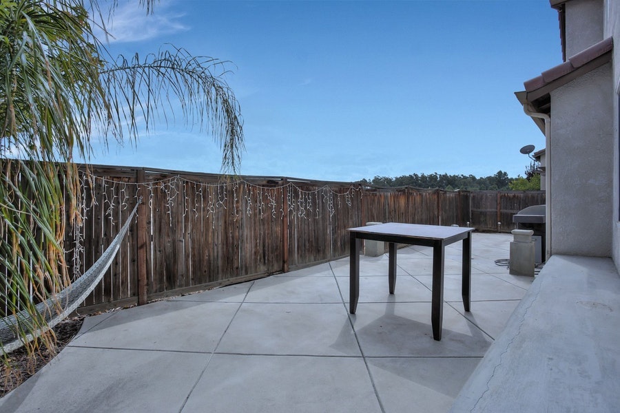 Clovis-1921-patio