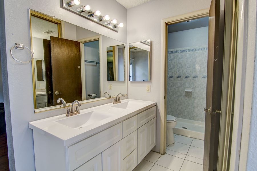 Sacramento-3205-bath