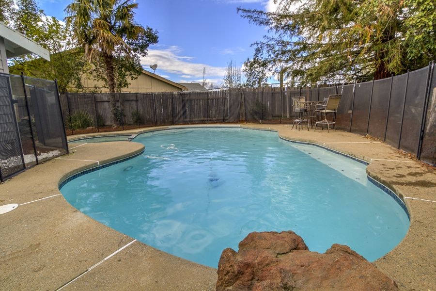 Sacramento-3205-pool