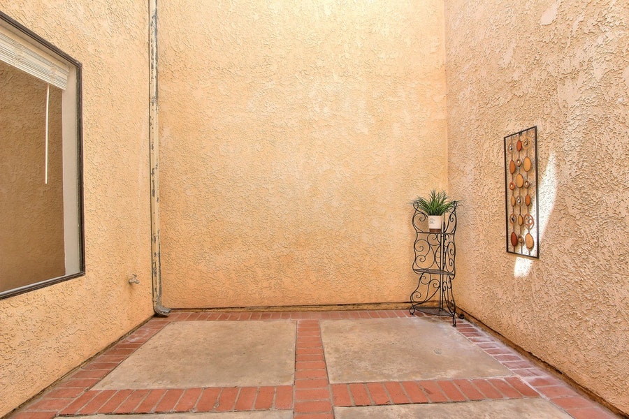 SimiValley-2264-patio