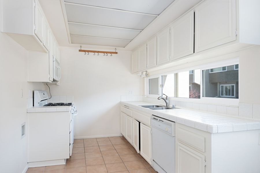 HuntingtonBeach-18769-kitchen