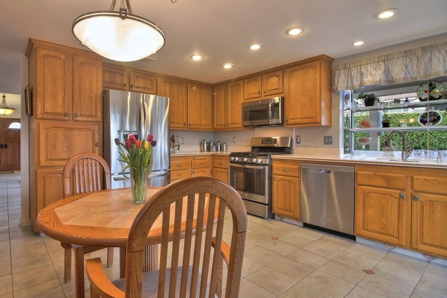 LakeForest-24461-kitchen