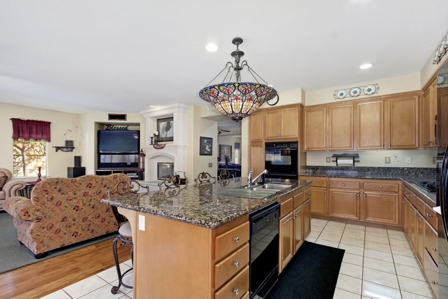 Corona-3360-kitchen