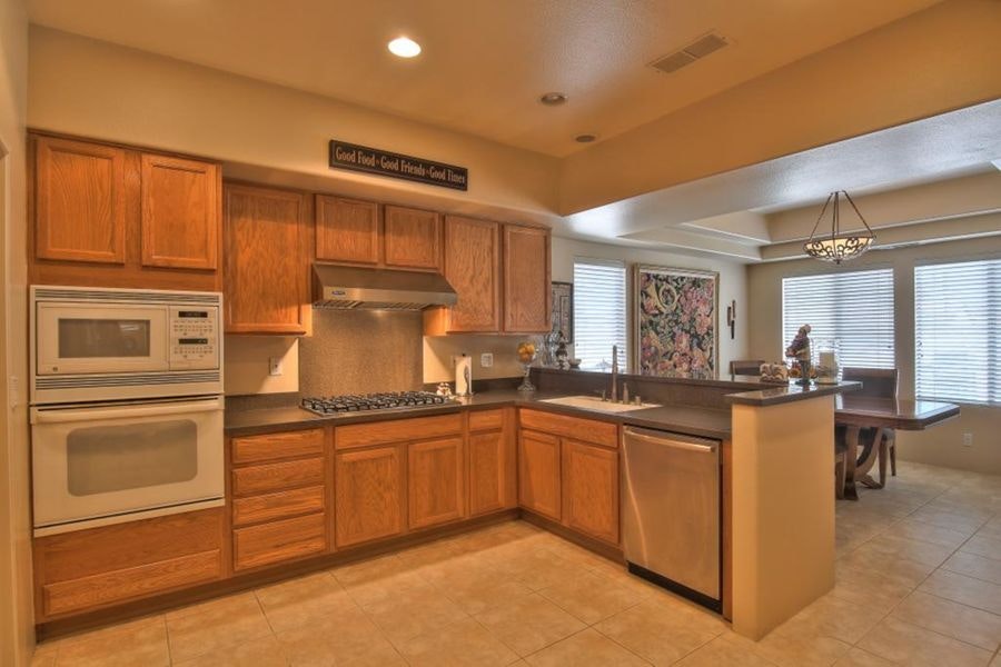 LaQuinta-44730-kitchen