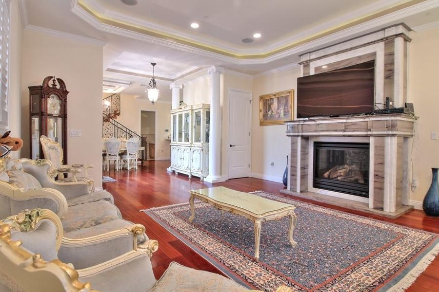 Burbank_living