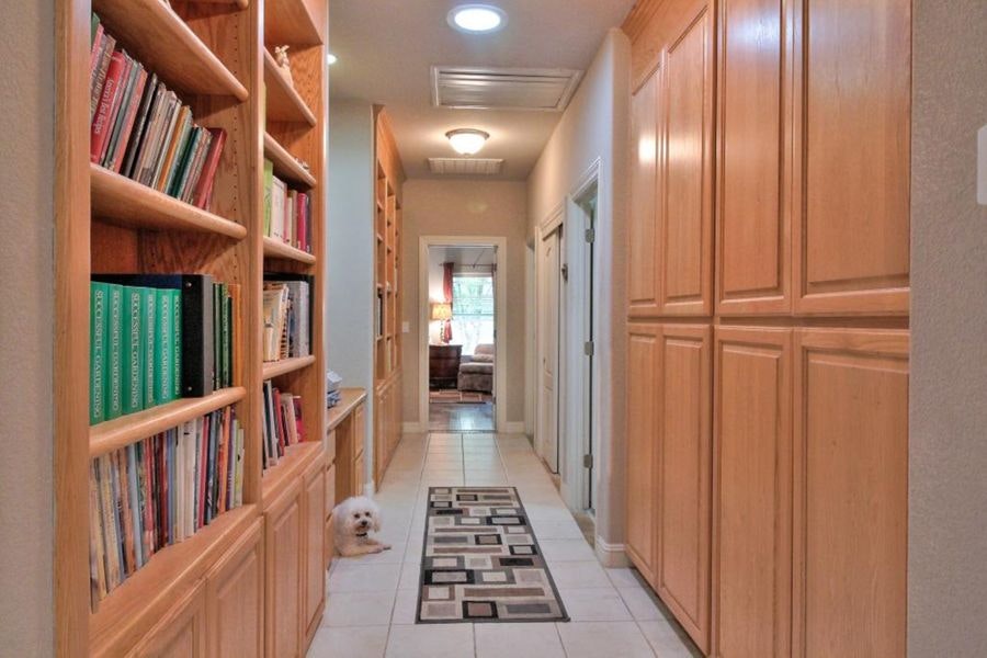 9464-Hallway
