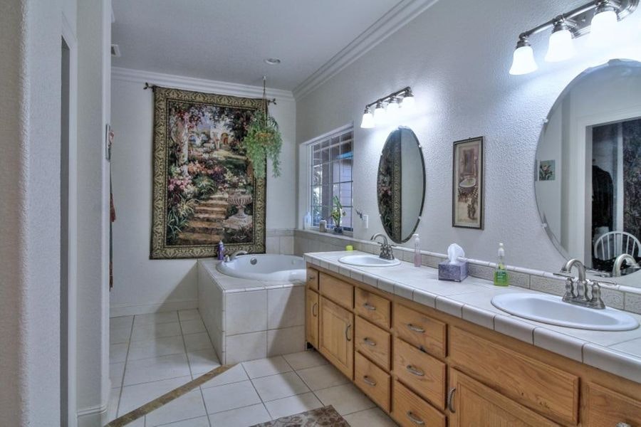 9464-Bathroom