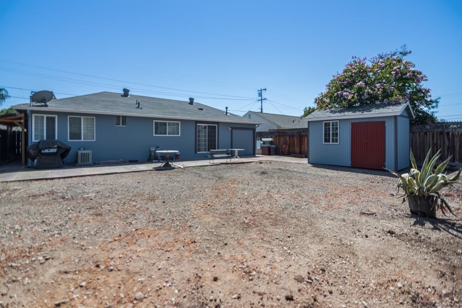 Livermore_3814_yard