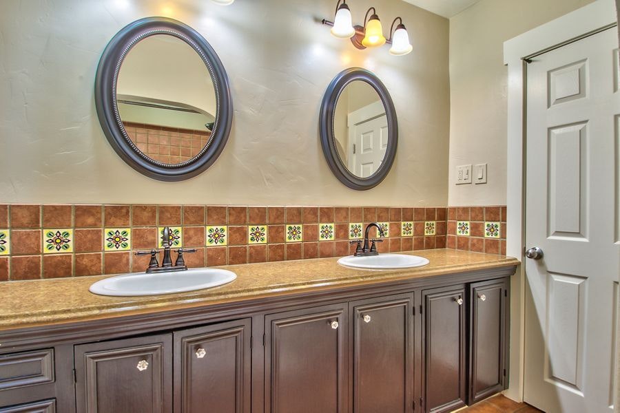 SanBernadino_bathroom