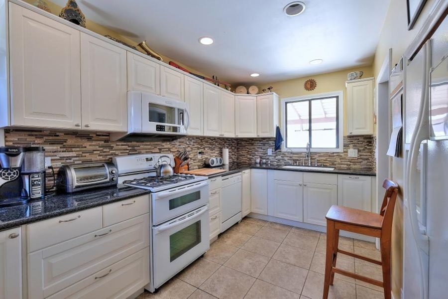 5923_Kitchen