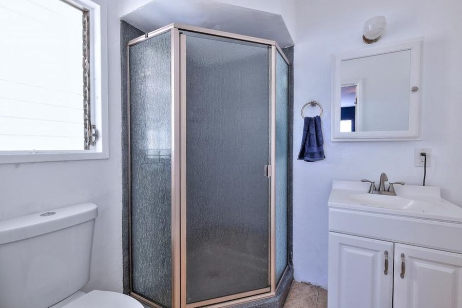 5923_Bathroom