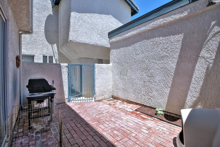 2567_Patio