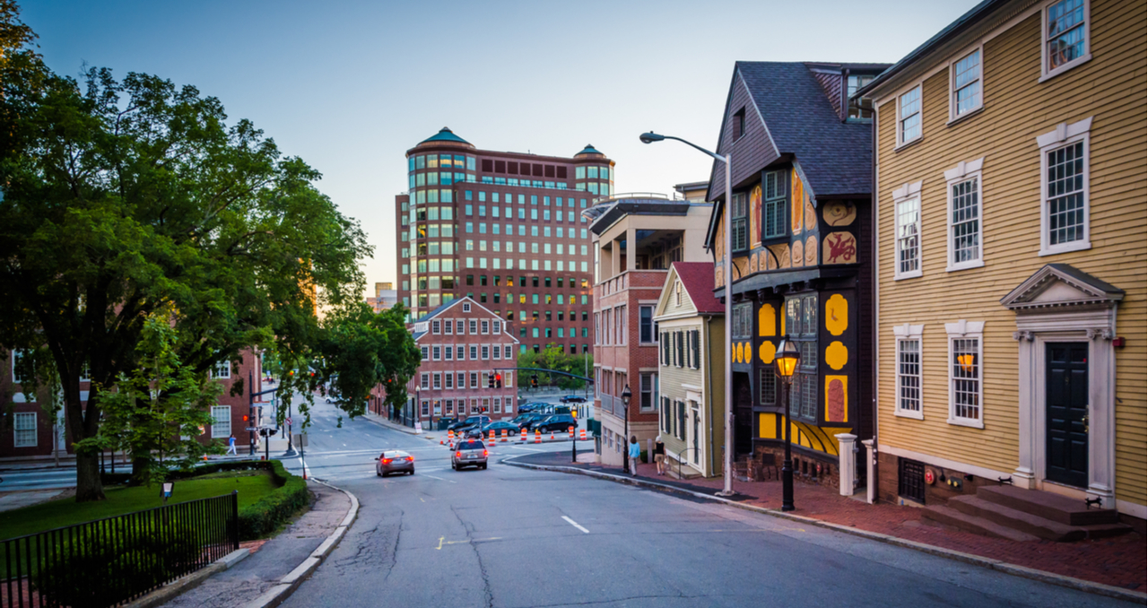 Impuestos de transferencia de bienes raíces de Rhode Island: una guía detallada