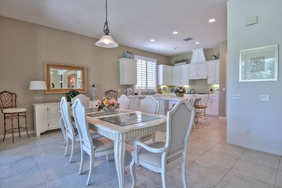 laquinta_dining